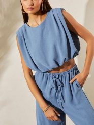 Milan Kiss Top w kolorze błękitnym rozmiar: S. Niebieskie topy Milan Kiss, s, bez wzorów, bez kołnierzyka, bez ramiączek. Za 91.99 zł.