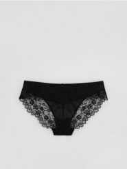 Koronkowe majtki figi - czarny. Czarne figi Reserved, bez wzorów, z koronki. Za 39.99 zł.