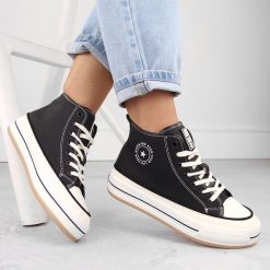 Trampki damskie na platformie delikatnie ocieplone czarne Big Star OO274062. Czarne buty sportowe lifestyle BIG STAR, bez wzorów, z polaru, retro, bez zapięcia. Za 84.00 zł.