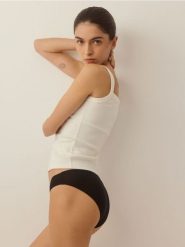 Bawełniane majtki figi 5 pack - pastelowy róż. Czerwone figi Reserved, bez wzorów, z bawełny. Za 59.99 zł.