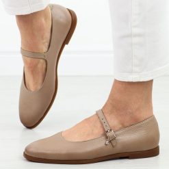 Cappuccino skórzane Polskie półbuty damskie Deoni D616. Brązowe półbuty wsuwane Deoni, na jesień, bez wzorów, z jeansu, eleganckie, bez obcasa, na płaskiej podeszwie. Za 399.00 zł.