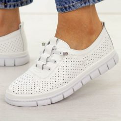 Białe ażurowe skórzane półbuty damskie Filippo Dp7671/26. Białe półbuty wsuwane Filippo, na jesień, w ażurowe wzory, z jeansu, casualowe, z okrągłym noskiem, bez obcasa, na płaskiej podeszwie. Za 219.00 zł.