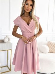 Sukienka Model Scarlett 348-9 Powder Pink - Numoco. Różowe sukienki NUMOCO, na komunię, l, bez wzorów, z elastanu, eleganckie, bez kołnierzyka, plus size, bez ramiączek, kopertowe. Za 320.90 zł.
