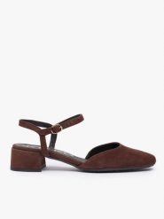 Ciemnobrązowe czółenka slingback na niskim słupku. Brązowe czółenka Ryłko, bez wzorów, ze skóry, eleganckie, z okrągłym noskiem, bez obcasa, na słupku, bez zapięcia. Za 379.99 zł.