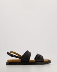CZARNE SANDAŁY 060211909 BLACK. Czarne sandały Venezia, bez wzorów, ze skóry, bez obcasa, bez zapięcia. Za 229.00 zł.
