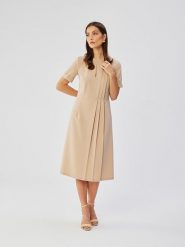 Stylove Sukienka w kolorze beżowym rozmiar: L. Różowe sukienki Stylove, na co dzień, l, bez wzorów, bez kołnierzyka, bez ramiączek, midi, proste. Za 300.45 zł.