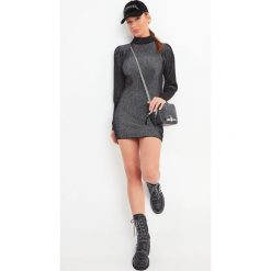Sukienka Valesia JOHN RICHMOND. Czarne sukienki John Richmond, xs, bez wzorów, bez kołnierzyka, bez ramiączek, dopasowane. W wyprzedaży za 689.50 zł.