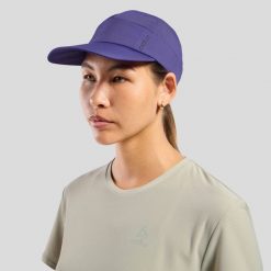 Czapka biegowa ODLO Performance X-Light Pack ultralekka i składana. Fioletowe czapki z daszkiem ODLO, bez wzorów, z elastanu, sportowe. Za 159.99 zł.