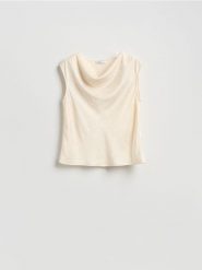 Bluzka z drapowanym dekoltem - złamana biel. Bluzki Reserved, l, bez wzorów, z tkaniny, bez kołnierzyka, bez ramiączek. Za 99.99 zł.