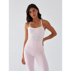 Top Sportowy BeShaped Morning Dew. Czerwone biustonosze sportowe BESHAPED, bez wzorów, z elastanu, do biegania. Za 179.00 zł.