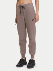 Nike Spodnie dresowe Tech Fleece HV6779 Brązowy Regular Fit. Brązowe spodnie dresowe Nike, bez wzorów, z dresówki. Za 429.99 zł.