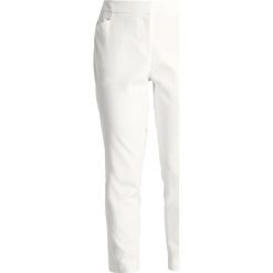 Vince Camuto Plus DOUBLE WEAVE ANKLE Spodnie materiałowe new ivory. Spodnie materiałowe marki Vince Camuto Plus. Za 379.00 zł.