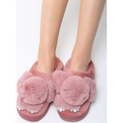 Różowe Kapcie Fluffy Rabbit. Kapcie marki Cropp. Za 49.99 zł.