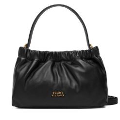 Torebka Tommy Hilfiger. Czarne torebki klasyczne Tommy Hilfiger, bez wzorów, klasyczne, bez dodatków. Za 699.99 zł.