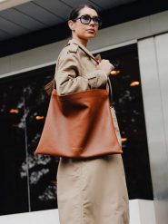 Maison héritage PARIS Skórzany shopper bag "Ori" w kolorze pomarańczowym - 45 x 35 cm rozmiar: onesize. Pomarańczowe shopper bag maison héritage PARIS, bez wzorów, z materiału, na ramię, bez dodatków. Za 260.99 zł.