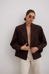 Marynarka o prostym kroju w kolorze INTENSE BROWN - RICHMOND-M/L. Brązowe marynarki i żakiety Marsala, l, bez wzorów, z bawełny, eleganckie, bez ramiączek. Za 599.90 zł.