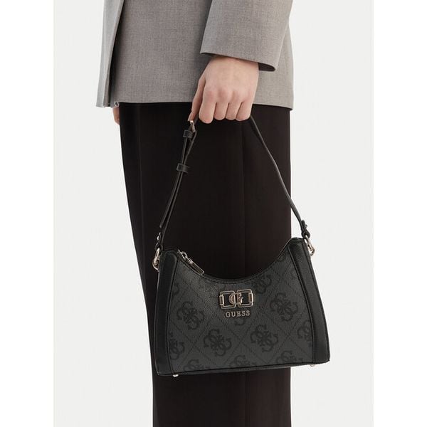 Torebka Guess. Czarne torebki klasyczne Guess, z aplikacjami, klasyczne, bez dodatków. Za 357.99 zł.