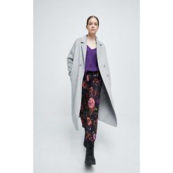 Medicine płaszcz wełniany kolor szary przejściowy dwurzędowy. Szare płaszcze MEDICINE, l, bez wzorów, z wełny, klasyczne, bez kaptura. Za 599.90 zł.