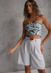 Niebieskie Szorty Bermudy Eleganckie z Paskiem High Waist Rhodissa. Niebieskie szorty Renee, bez wzorów, z materiału, biznesowe. Za 109.99 zł.