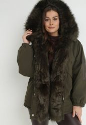 Ciemnozielona Kurtka Parka Oversize z Futerkiem Mitto. Zielone kurtki Born2be, na zimę, l, bez wzorów, eleganckie, bez kaptura. W wyprzedaży za 297.49 zł.