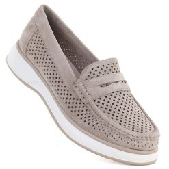 Półbuty damskie ażurowe lordsy szare Sergo Leone MK098H. Szare półbuty wsuwane Sergio Leone, w ażurowe wzory, z materiału, bez obcasa. Za 119.99 zł.