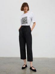 BGN Spodnie w kolorze czarnym rozmiar: 36. Czarne spodnie materiałowe BGN, bez wzorów, z materiału, z podwyższonym stanem. Za 66.47 zł.