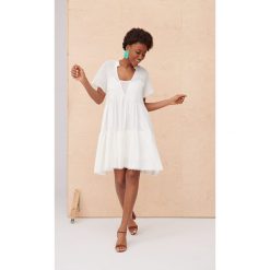 Sukienka Pyłek BS Ekri. Czarne sukienki blue shadow, na komunię, w ażurowe wzory, z bawełny, bez kołnierzyka, bez ramiączek. W wyprzedaży za 224.95 zł.