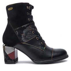 Botki Laura Vita. Czarne botki LAURA VITA, bez wzorów, bez obcasa, na słupku, bez zapięcia. Za 289.99 zł.