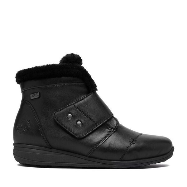 Botki Rieker. Czarne botki Rieker, bez wzorów, bez obcasa, na płaskiej podeszwie, bez zapięcia. Za 439.99 zł.
