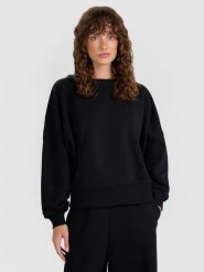 4F Bluza dresowa nierozpinana bez kaptura damska - czarna L. Czarne bluzy 4f, l, bez wzorów, z bawełny, klasyczne, bez ramiączek, bez kaptura. Za 179.99 zł.