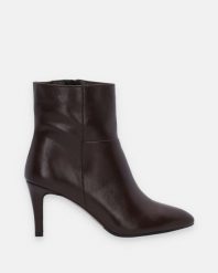 BRĄZOWE BOTKI NA OBCASIE 2917 PEL 857 BRO. Brązowe botki Venezia, bez wzorów, ze skóry, bez obcasa, na obcasie, bez zapięcia. Za 289.00 zł.