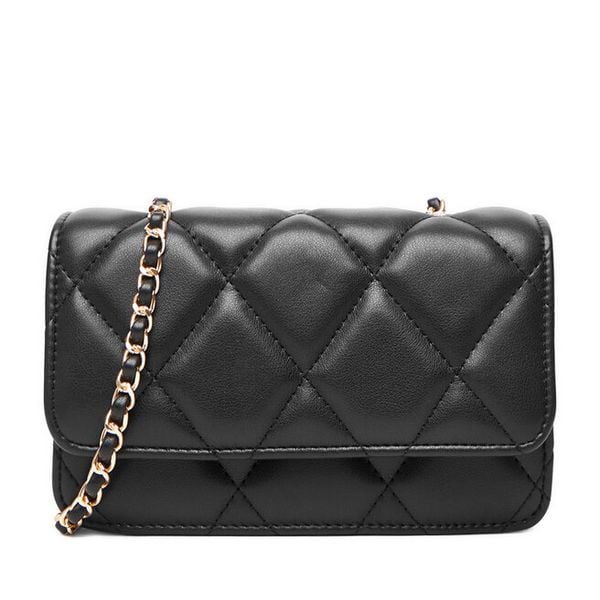 Torebka JENNY. Czarne kopertówki Jenny, bez wzorów, wizytowe, bez dodatków. Za 119.99 zł.