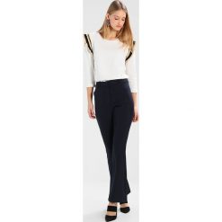 Aaiko BRANDY Bluza les blancs. Niebieskie bluzy bez kaptura marki comma casual identity, z materiału, casualowe. W wyprzedaży za 341.10 zł.