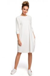 Sukienka oversize na co dzień bawełniana dekolt V na plecach ecru. Sukienki MOE, do pracy, l, bez wzorów, z bawełny, biznesowe, bez kołnierzyka, bez ramiączek, oversize. Za 289.00 zł.