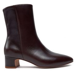 Botki Balagan. Brązowe botki BALAGAN, bez wzorów, bez obcasa, na słupku, bez zapięcia. Za 639.99 zł.