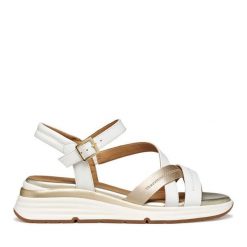 Sandały Geox. Brązowe sandały Geox, bez wzorów, bez obcasa, na koturnie, bez zapięcia. Za 419.99 zł.