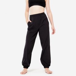 Spodnie do tańca modern jazz dla dzieci Domyos. Czarne szorty STAREVER, bez wzorów, z elastanu, sportowe. Za 89.99 zł.