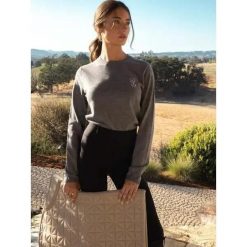 Sweter z dzianiny z logo dla kobiet PS of Sweden. Szare swetry PS OF SWEDEN, na zimę, bez wzorów, z dzianiny, bez ramiączek. Za 568.00 zł.