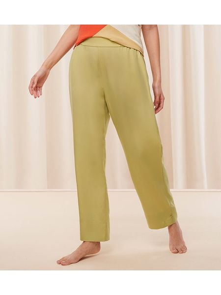 Triumph Spodnie w kolorze oliwkowym rozmiar: 42. Zielone spodnie materiałowe Triumph, bez wzorów, z lyocellu. Za 92.42 zł.