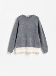 Sweter z koronkowym dołem - szary. Szare swetry Reserved, l, bez wzorów, z dzianiny, bez ramiączek. Za 139.99 zł.