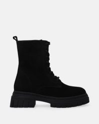 ZAMSZOWE BOTKI W CZARNYM KOLORZE H008SUBLOBB045. Czarne botki Venezia, bez wzorów, ze skóry, bez obcasa, bez zapięcia. Za 349.00 zł.