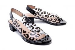 BRENDA ZARO 4333 leopardo, sandały damskie. Czarne sandały Brenda Zaro, bez wzorów, z gumy, bez obcasa, na obcasie, bez zapięcia. Za 414.90 zł.