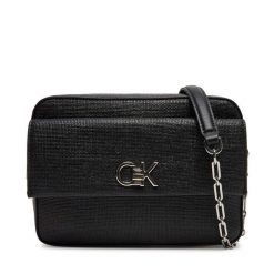 Torebka Calvin Klein. Czarne kopertówki Calvin Klein, bez wzorów, wizytowe, bez dodatków. Za 289.99 zł.