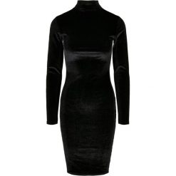 Aksamitna Sukienka Z Żółwim Dekoltem Dla Pań I Panów. Czarne sukienki Urban Classics, m, bez wzorów, sportowe, bez kołnierzyka, bez ramiączek, sportowe. Za 139.99 zł.