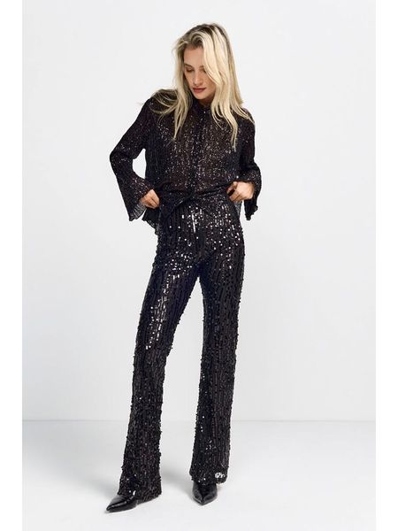 Rich & Royal Spodnie w kolorze czarnym z cekinami rozmiar: 40. Czarne spodnie materiałowe Rich & Royal, bez wzorów, z materiału, z podwyższonym stanem. Za 252.99 zł.