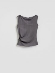 Bluzka z wiskozą - jasnoszary. Szare bluzki Reserved, l, bez wzorów, z dzianiny, bez kołnierzyka, bez ramiączek. Za 79.99 zł.