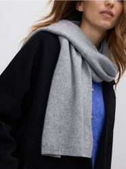 Szalik z domieszką kaszmiru - ciemnoszary. Szare szaliki i kominy Reserved, bez wzorów, z kaszmiru. Za 119.99 zł.