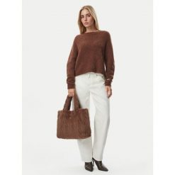 Torebka Guess. Brązowe torebki klasyczne Guess, z aplikacjami, klasyczne, bez dodatków. Za 394.99 zł.