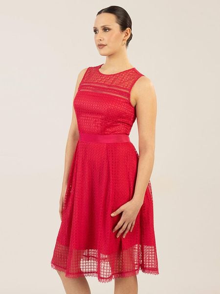 APART Sukienka w kolorze czerwonym rozmiar: 40. Czerwone sukienki Apart, bez wzorów, z koronki, bez kołnierzyka, bez ramiączek, midi. Za 205.45 zł.