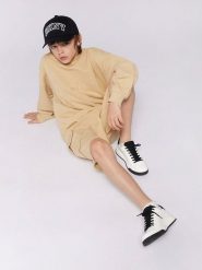 DKNY Bermudy w kolorze beżowym rozmiar: 140. Brązowe szorty DKNY, bez wzorów, z bawełny. Za 143.99 zł.